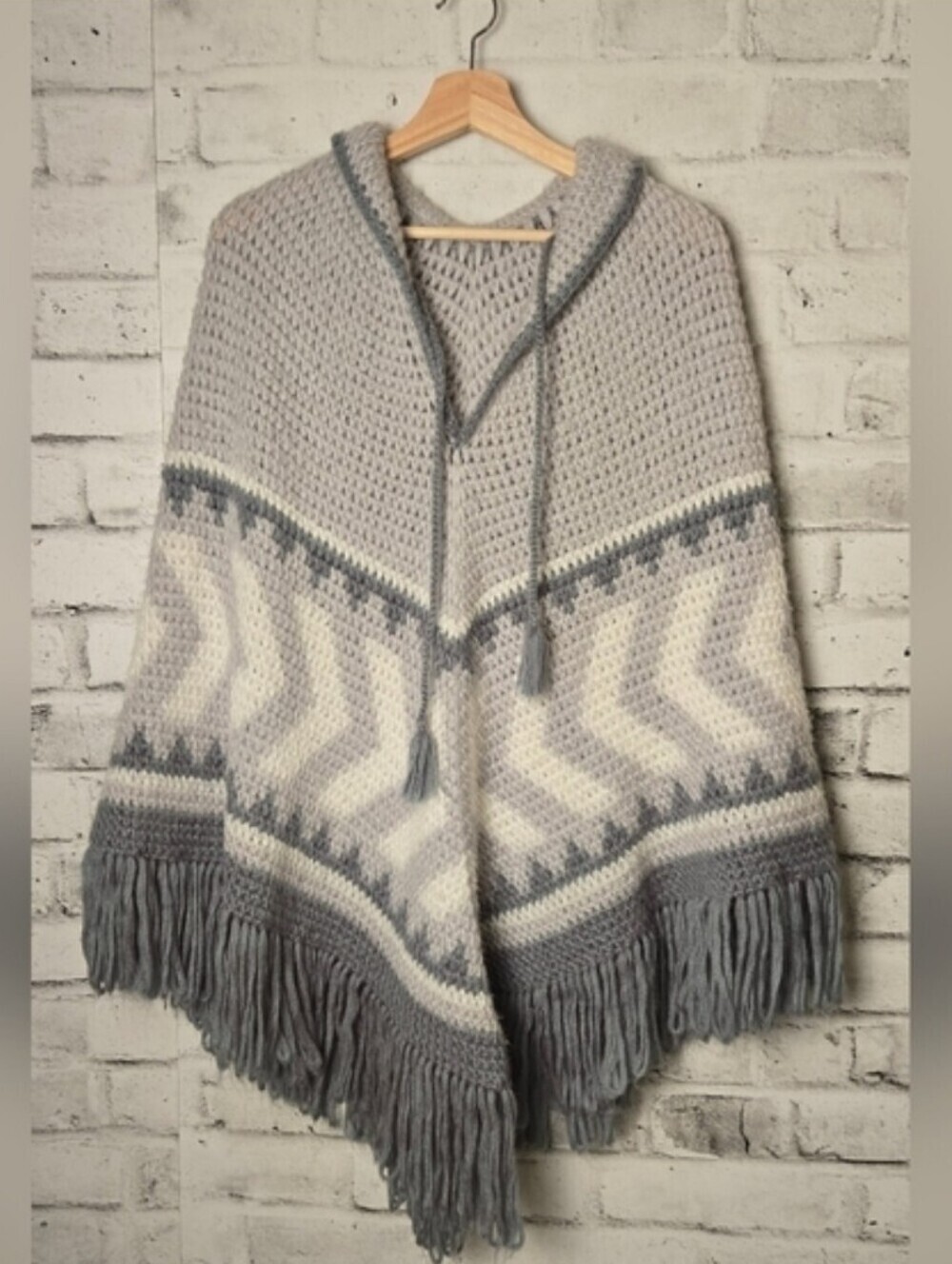 Vintage Knit Hooded Poncho Gray Chevron Fringe Boho Cottagecore